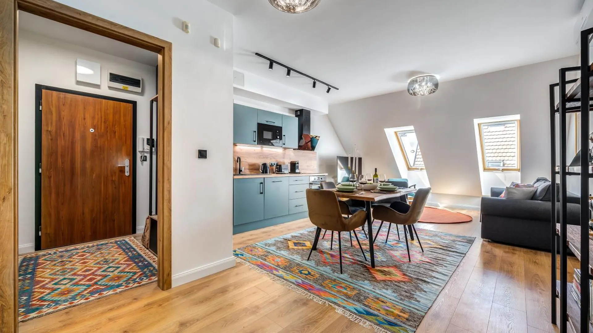 Apartment Stylish Flat With Parking In Budapests Vibrant Area