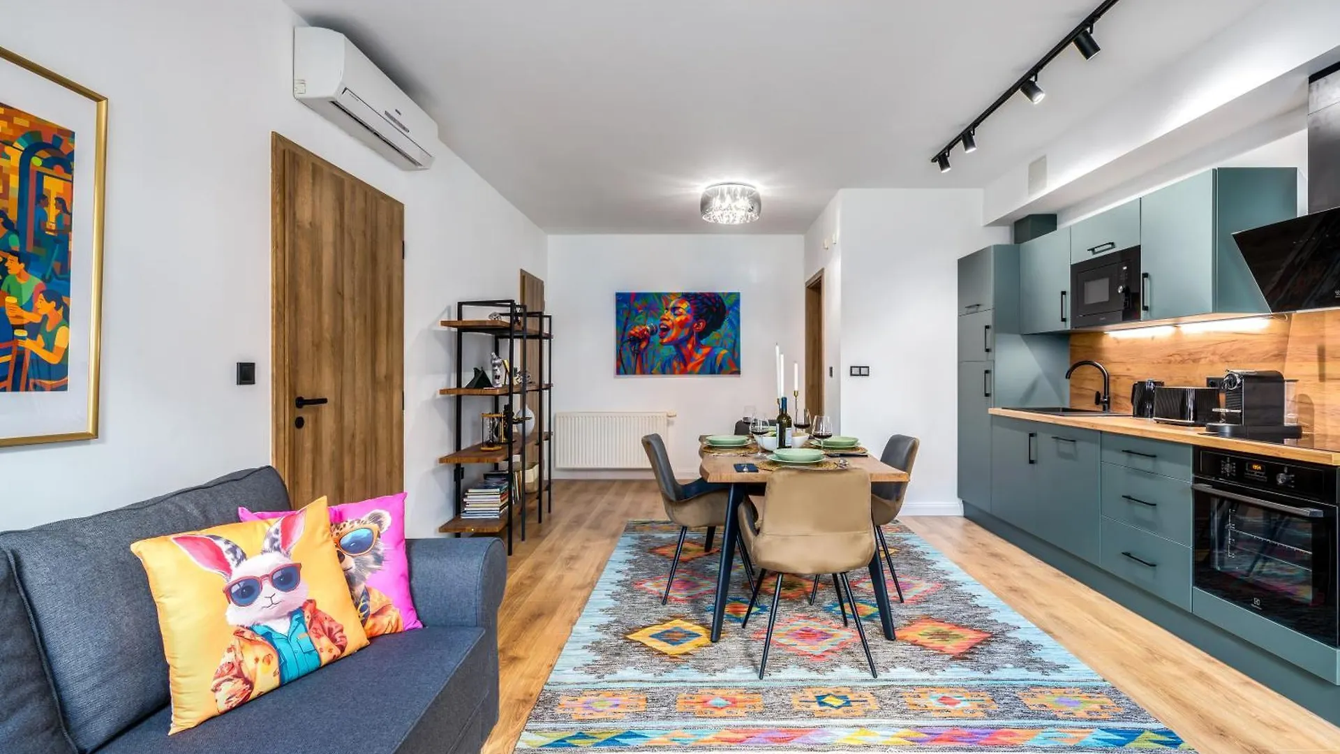 Stylish Flat With Parking In Budapests Vibrant Area
