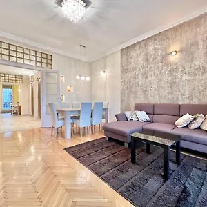 Appartement Exclusive Colourful Flat In The, Boedapest